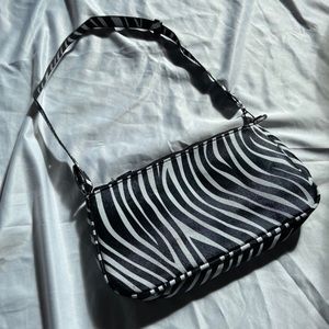 Zebra shoulder purse